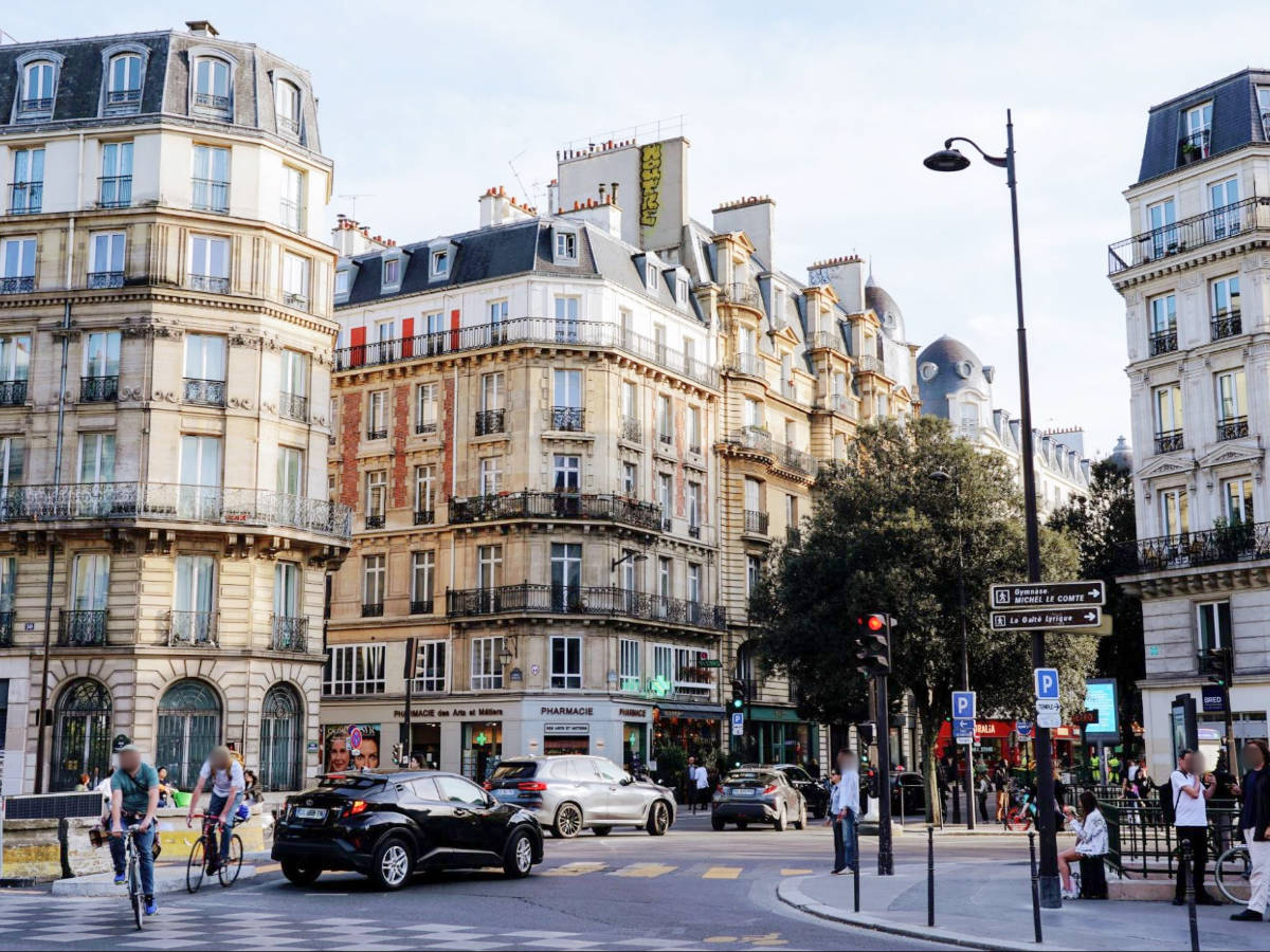 People at the streets of 3rd arrondissement