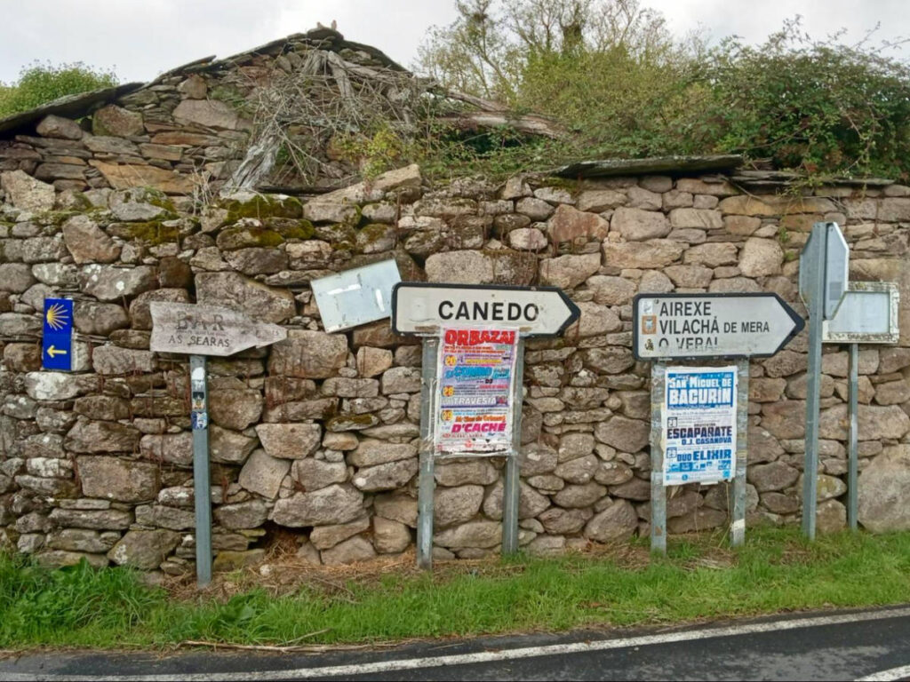 View of Street signs from Lugo to San Román