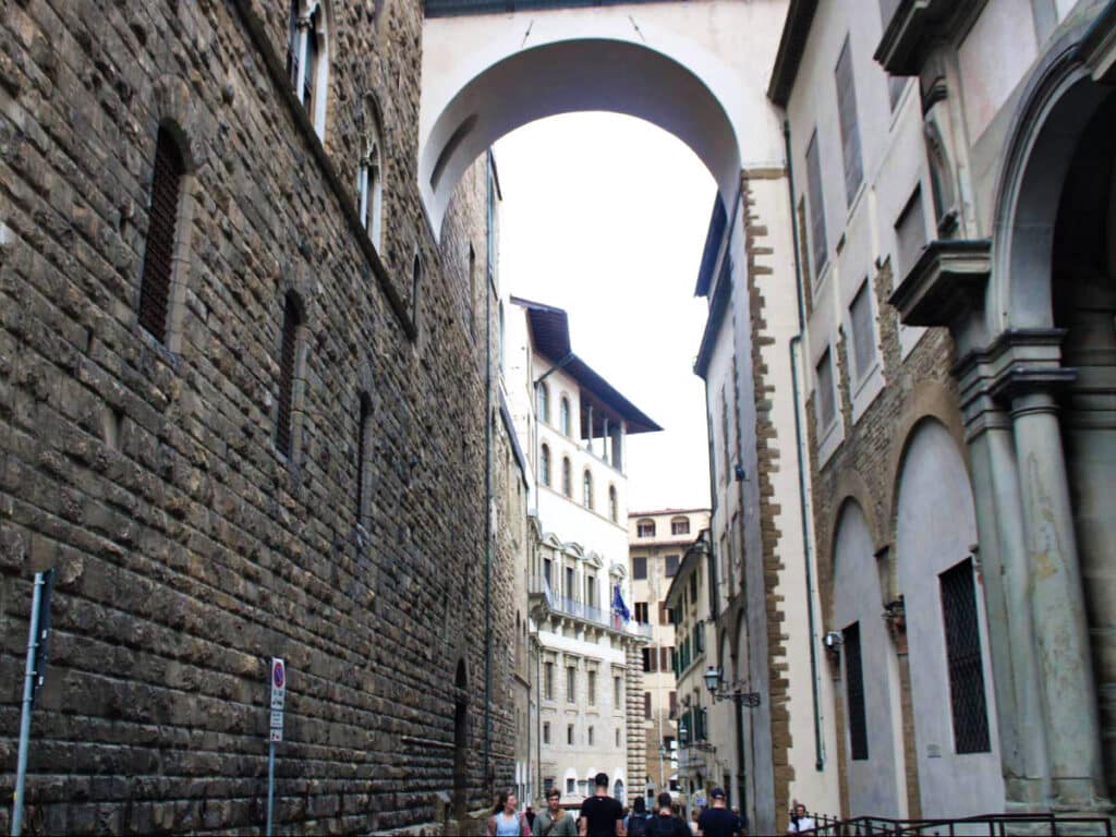 View of the high arc in the middle of the streets of Florence