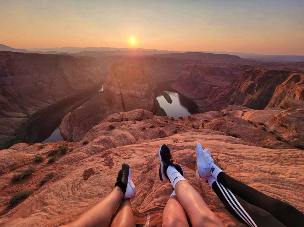 View of the feet on the edge overlooking the Horseshoe Bend at sunset
