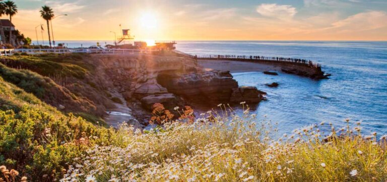 View of the sunset in La Jolla Cove Beach