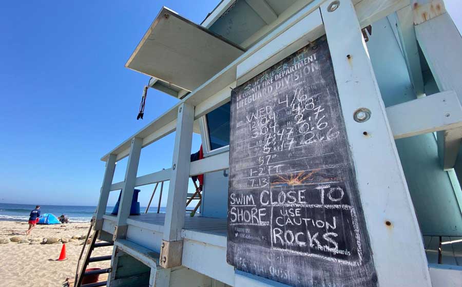 A lifeguard tower in Surfrider Beach