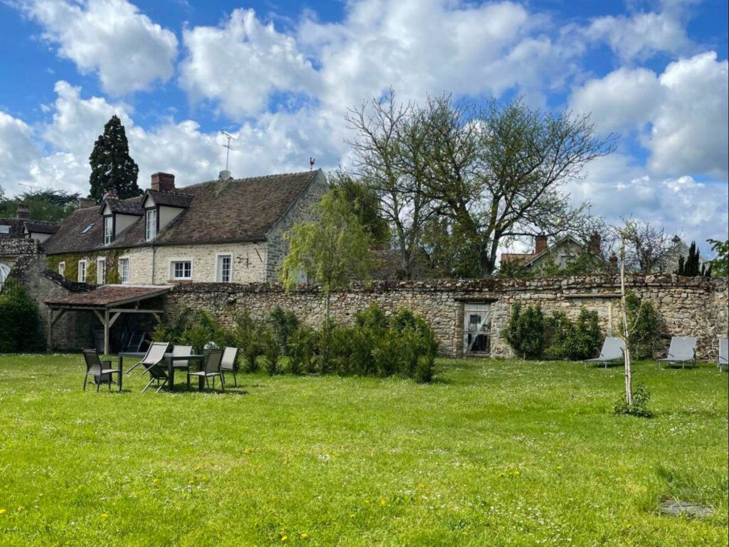 Surrounding countryside and the garden at Château de Fleury
