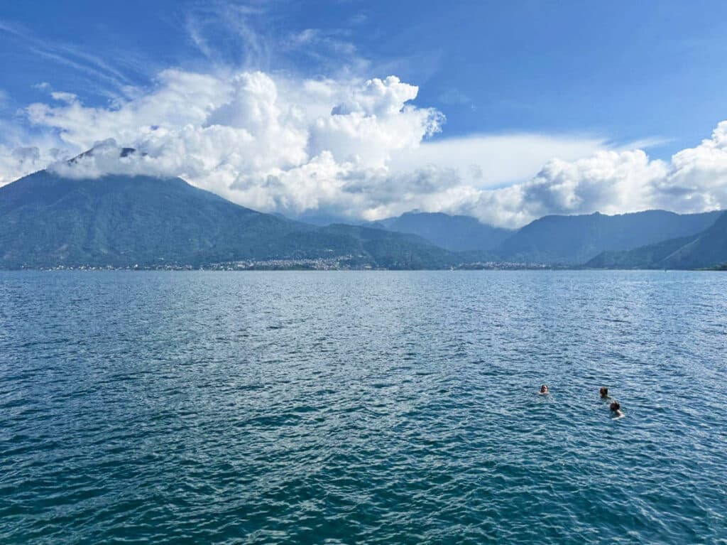 People enjoying their day swimming at Cerro Tzankujil