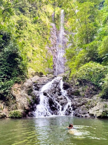 A tourist swimming at Charco Prieto