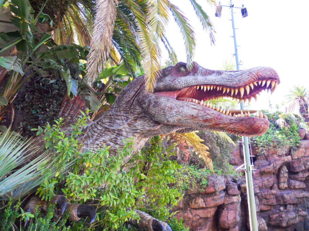 closeup view of the life-sized dinosaur in Universal Studios Hollywood