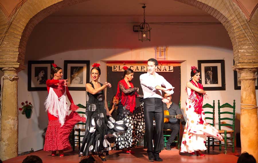 Performers performing in Tablao Flamenco Cordobes Barcelona