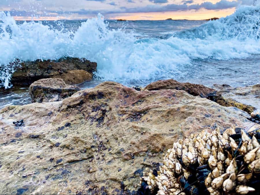 View of the waves splashing on the rocks in Table Rock Beach