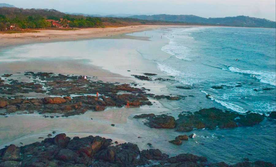 View of a rocky shoreline in Tamarindo Beach
