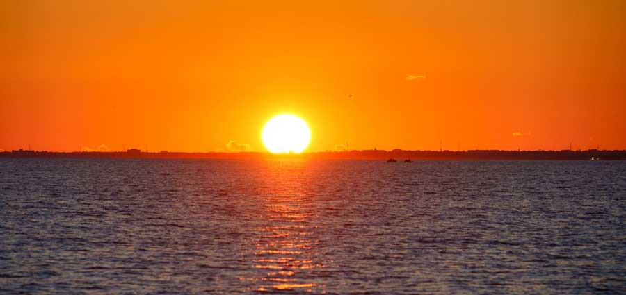 Beautiful sunset reflected on the water of Tampa Bay