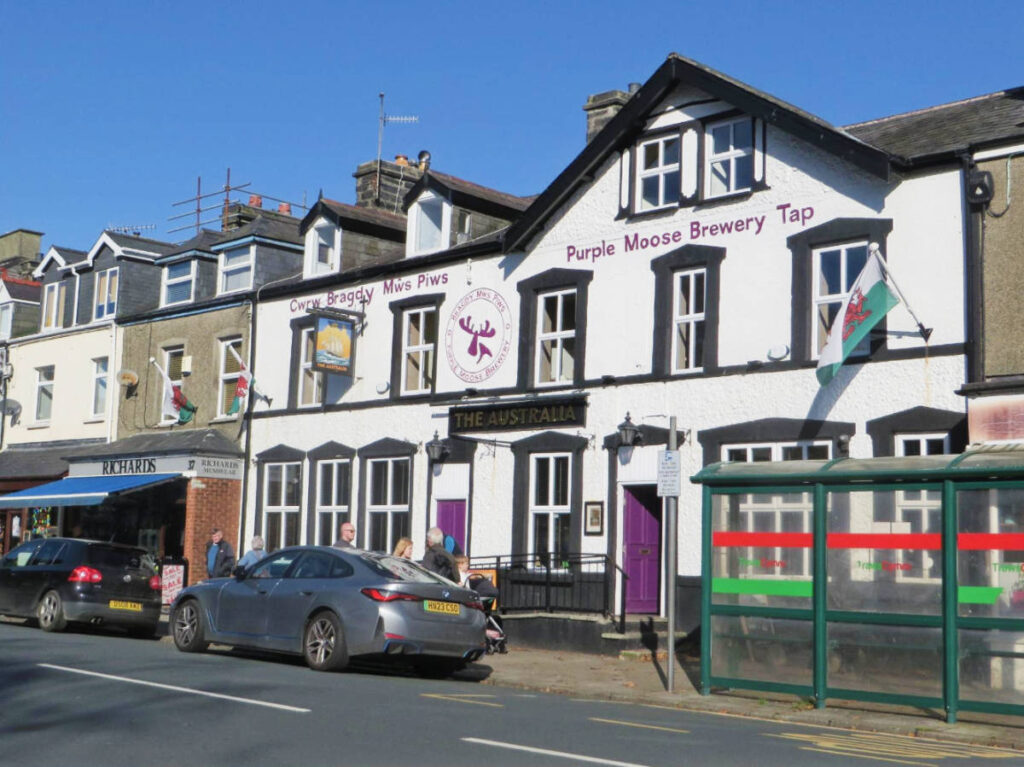 Clear blue sky over the The Australia, Porthmadog building