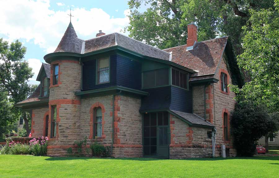 View of The Avery House from the outside