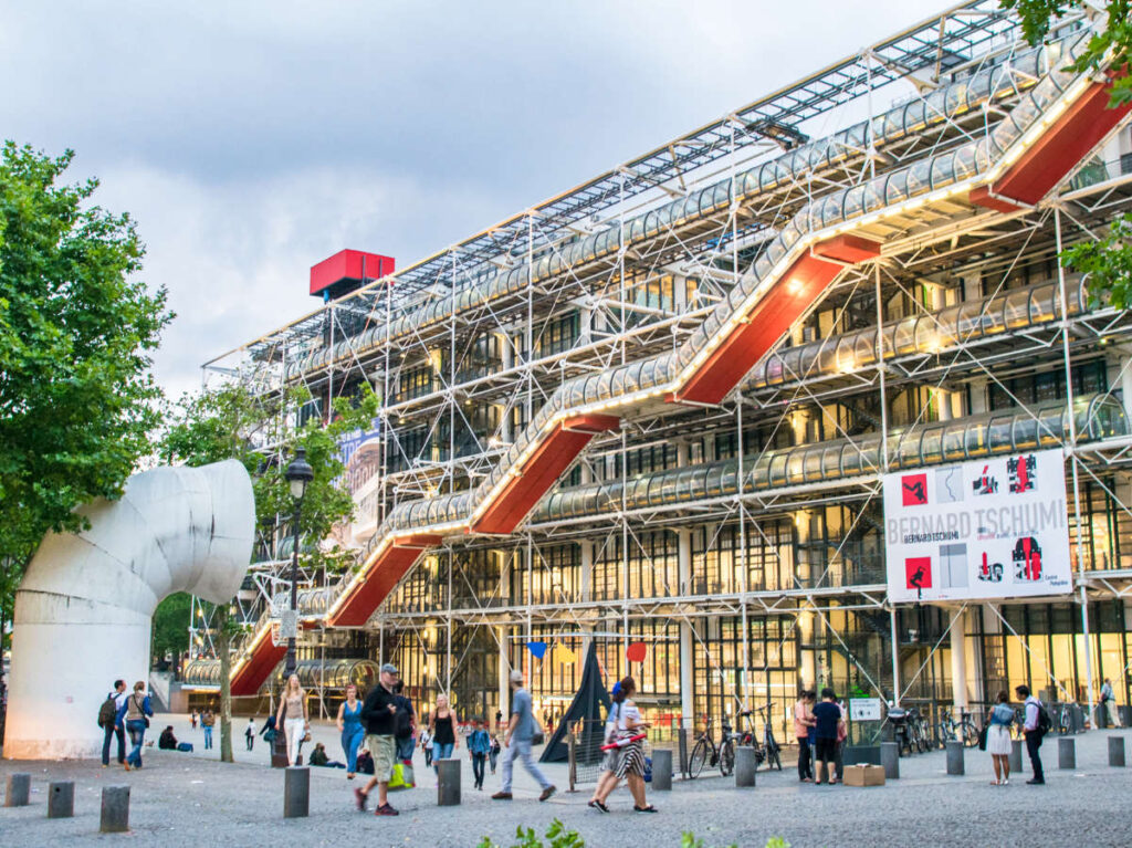 View of the people outside the Centre Pompidou Museum