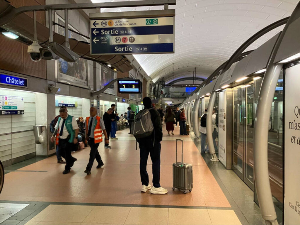 People commuting at The Châtlet station