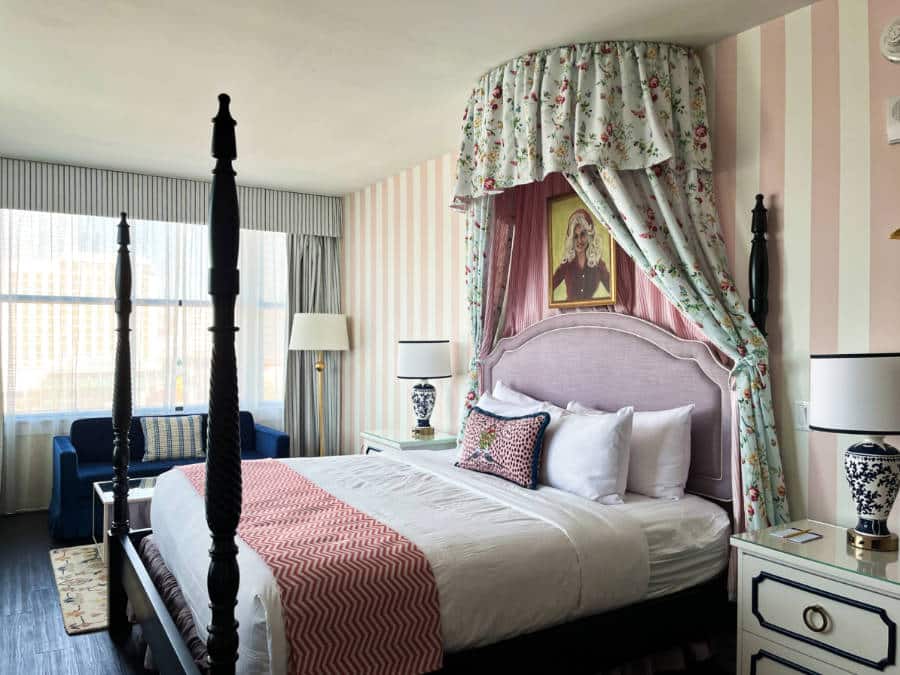 Interior view of the hotel room in Balcony View in The Graduate Nashville