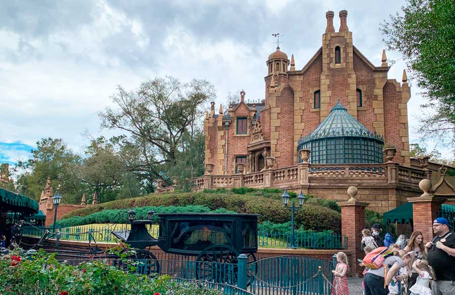 People in front of The Haunted Mansion building