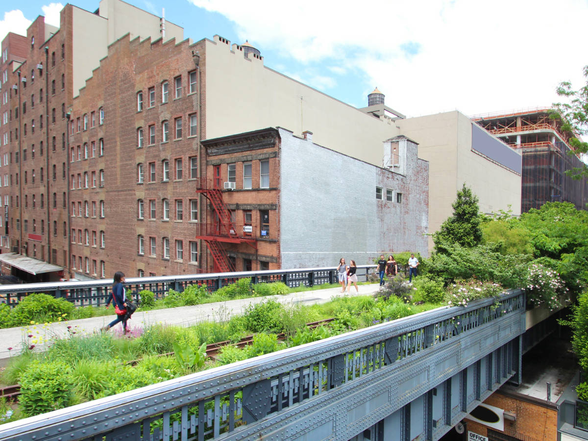 View of the The Highline in New York City with people passing by