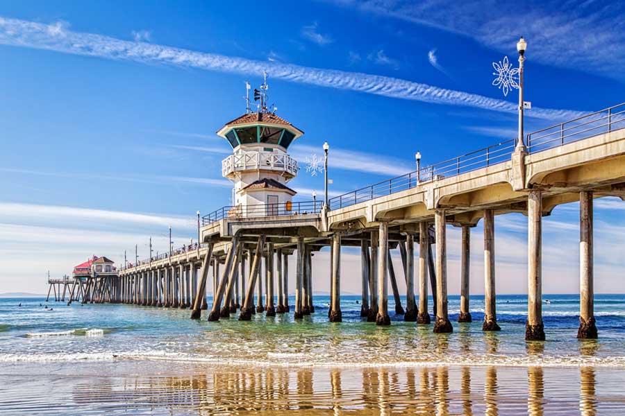 View of the The Huntington Beach Pier and the clear blue sky