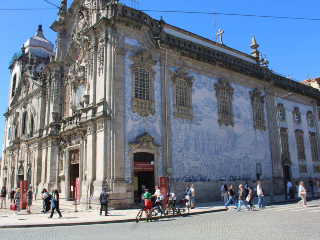 View of the blue tilework on the Igreja do Carmo