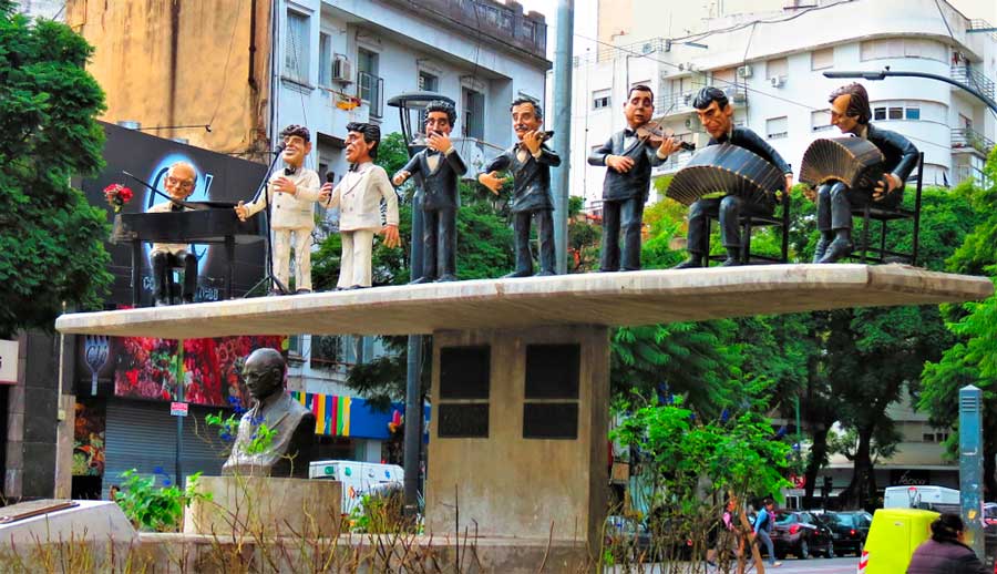 Small sculpture of musicians in The Osvaldo Pugliese Monument