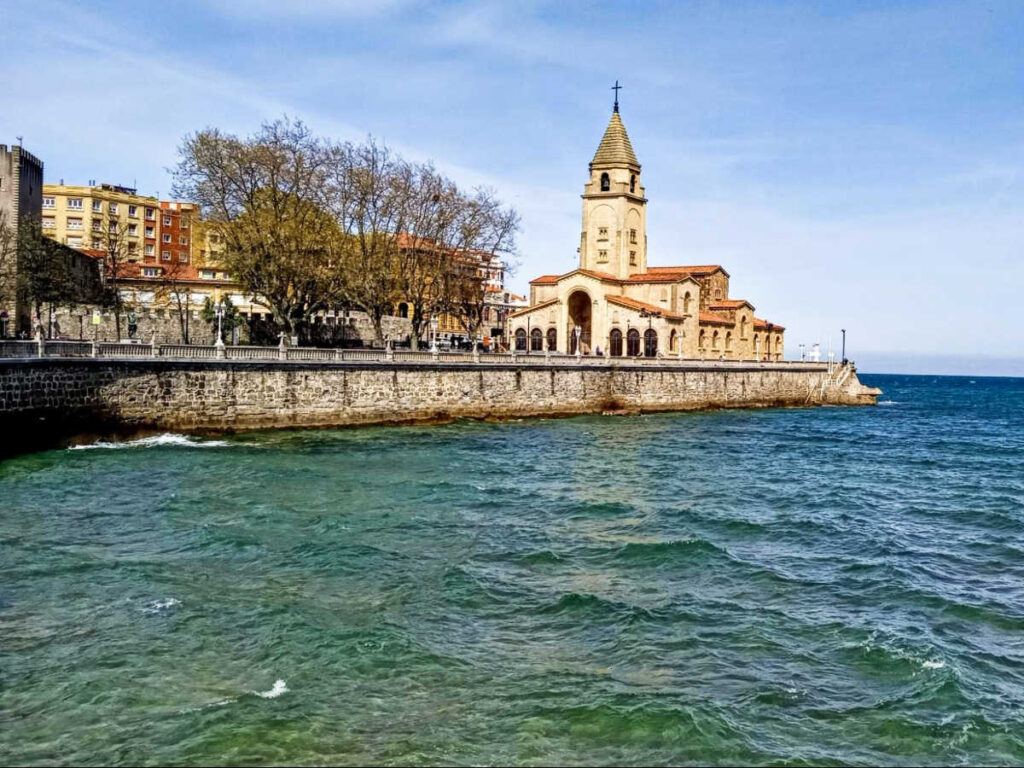 View of The Parroquia San Pedro from across the water