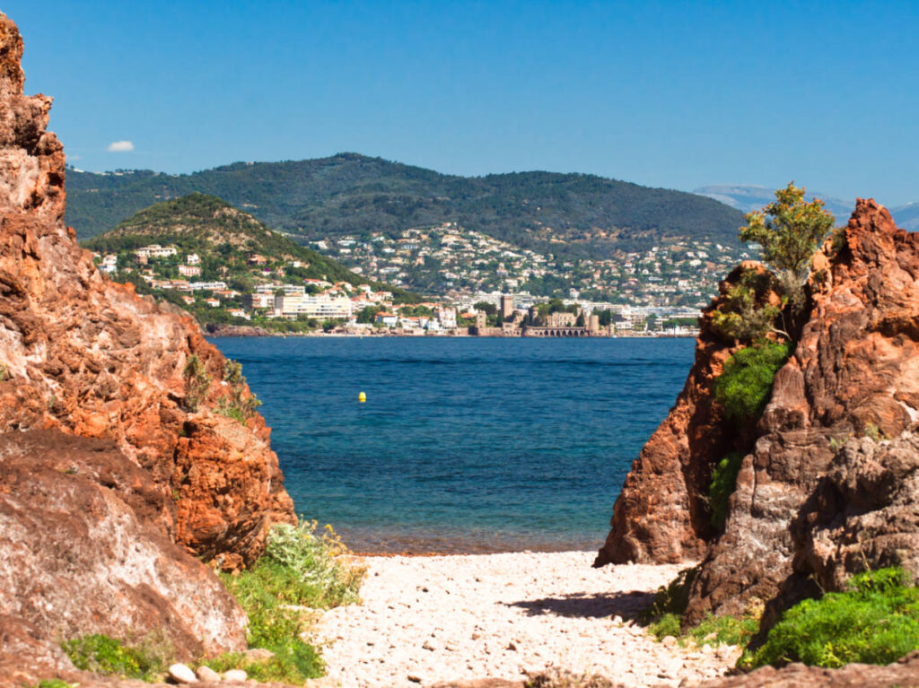 View of the town in between the huge rocks at Plage de l’Aiguille