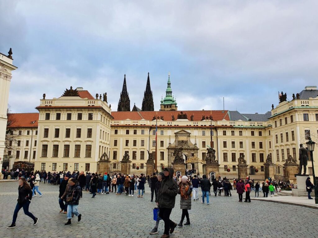 Crowds of people at the Prague Castle grounds