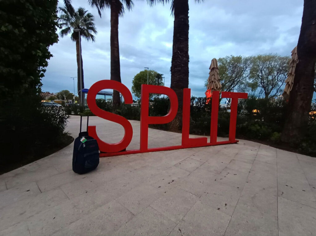 Bag beside the Split sign