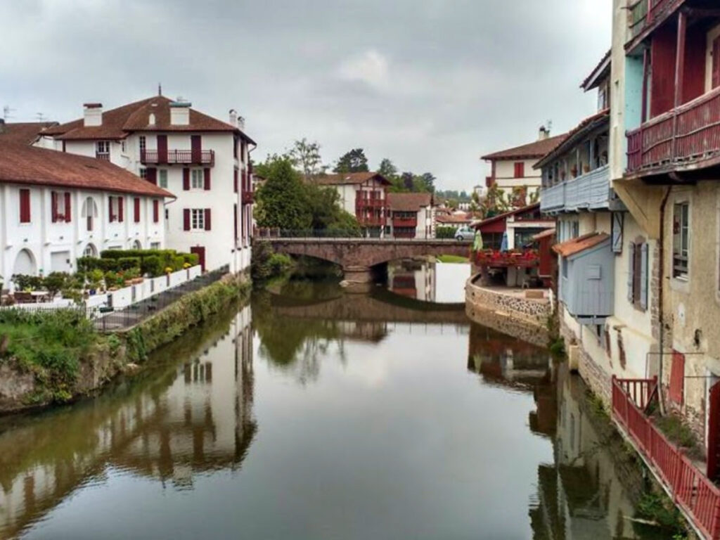 Scenic canal in St. Jean Pied de Port town with buildings and a bridge