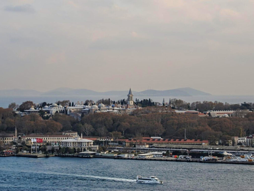 Scenic view of Topkapı Palace and the Eminönü waterfront
