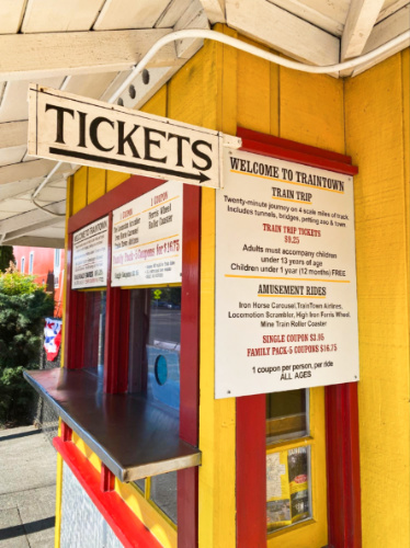 View of the ticket booth at the entrance of Sonoma TrainTown Railroad