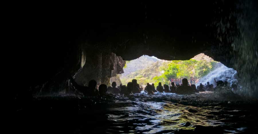 People in a cave in Tolantongo