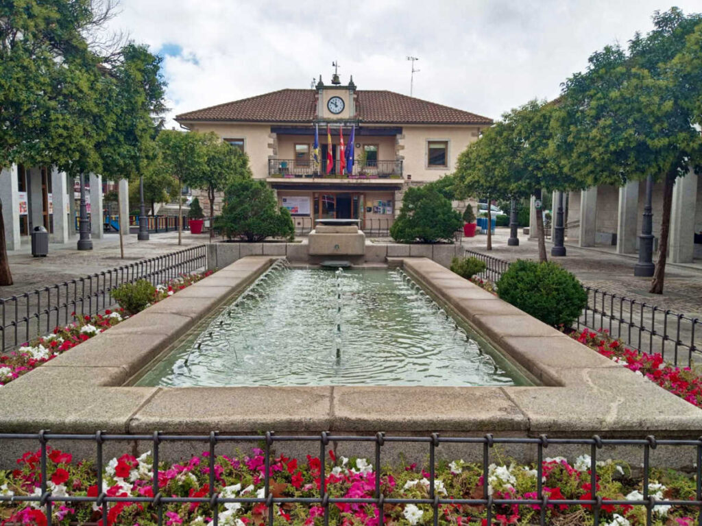 The fountain in front of the City Hall of Torrelodones