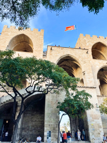 Perspective view of the Torres de Serranos from the outside