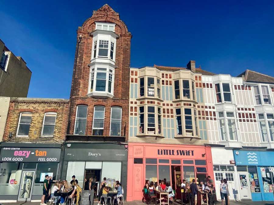 People enjoying their foods and drinks outside the Margate: Dory’s and Little Swift