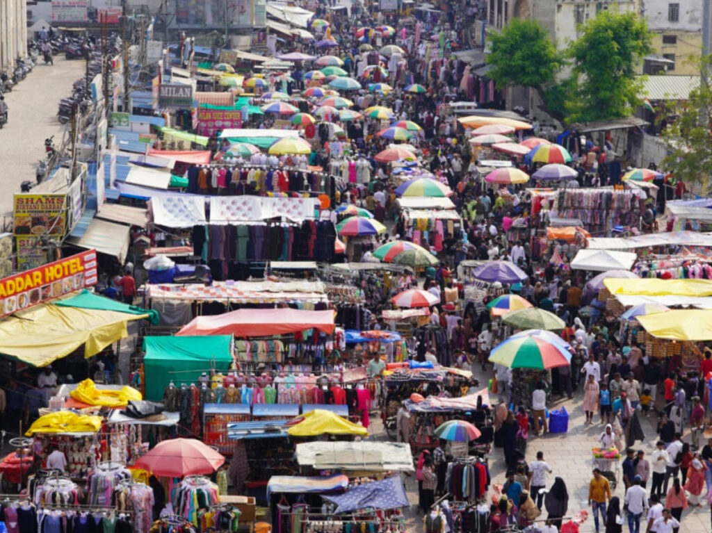 A view of a crowded Town square in Hyderabad