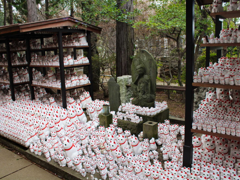 The traditional cat totems displayed at the Gotokuji Temple