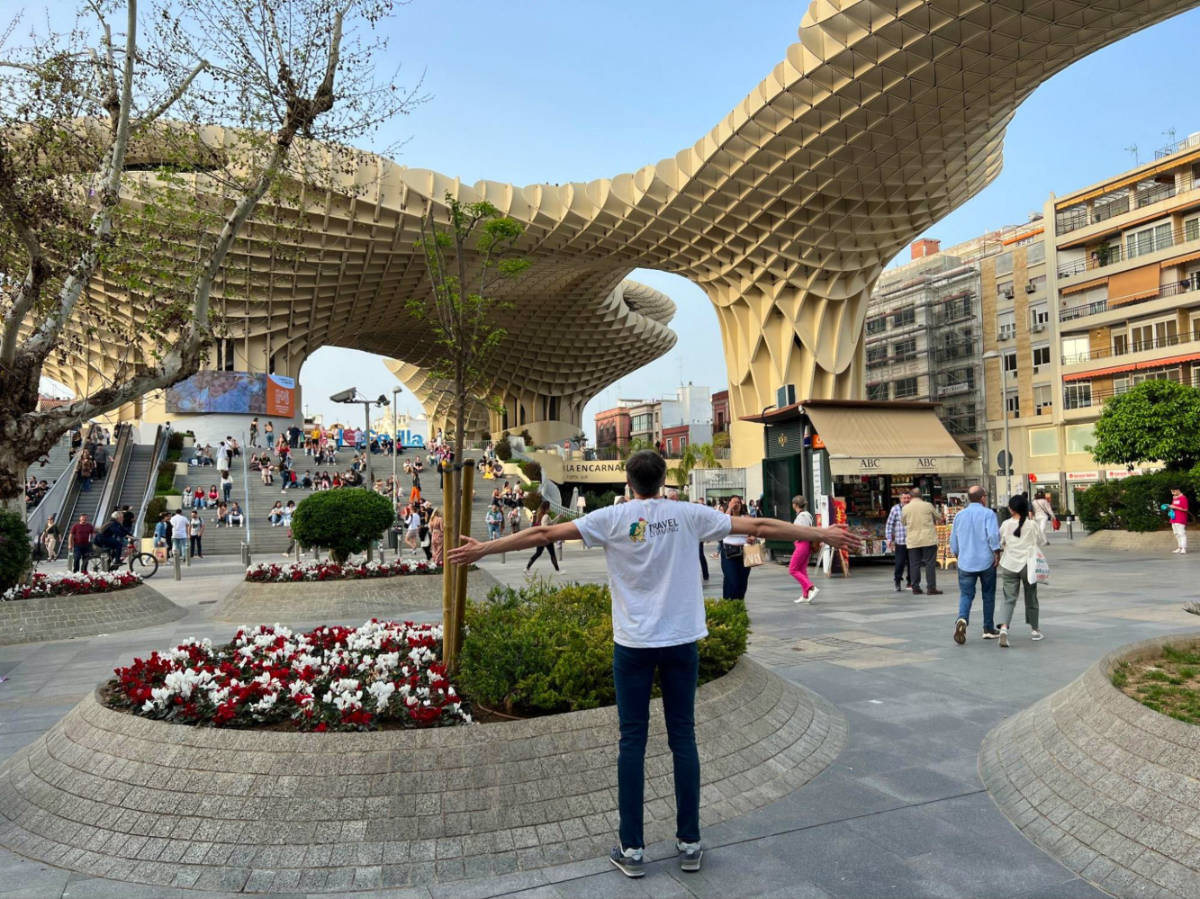Travel Lemming founder Nate standing in front of a structure at Las Setas in Encarnación square