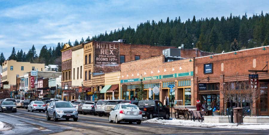 View of the shop buildings and busy street in the Old Town of Truckee
