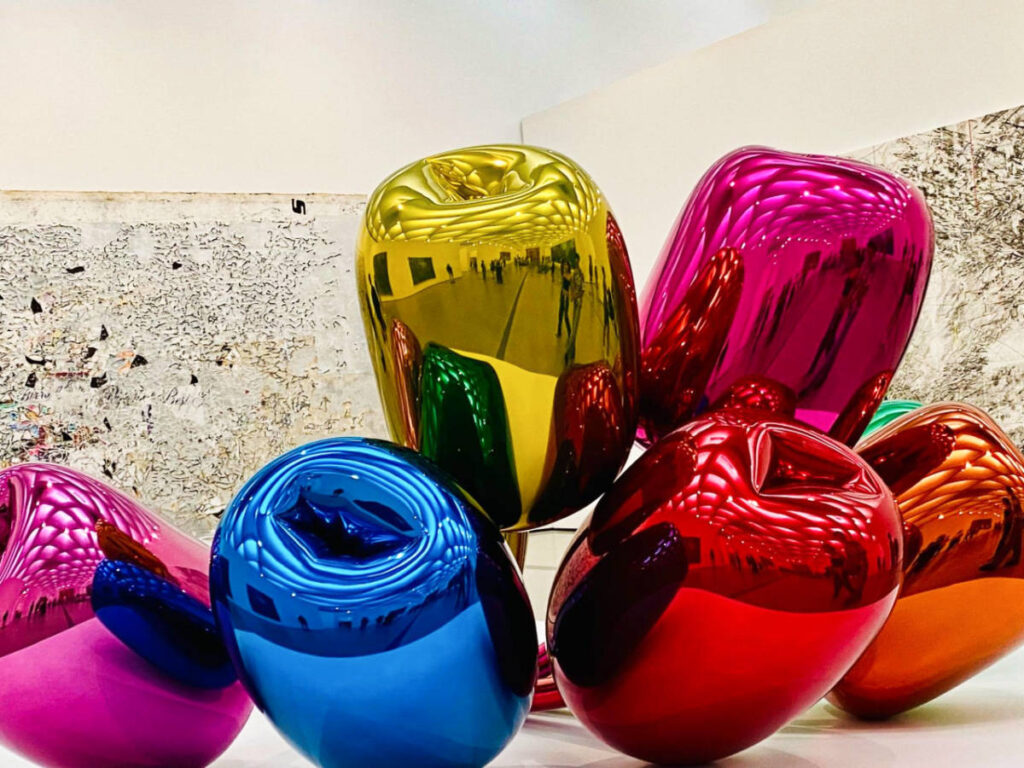 The art installation
of Tulips by Jeff Koonz