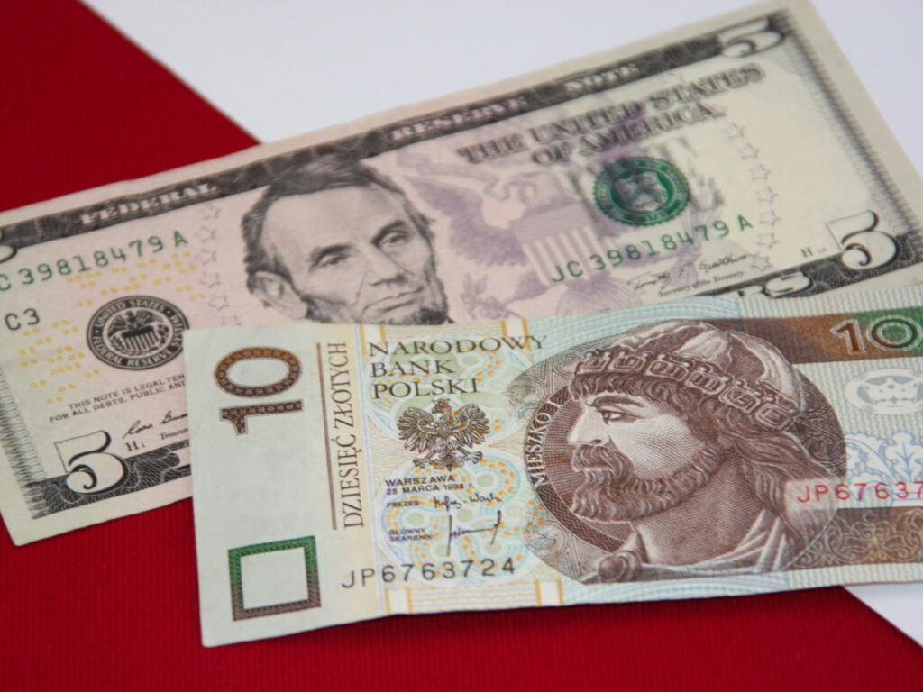 5 US Dollar and 10 Polish Złoty bills
