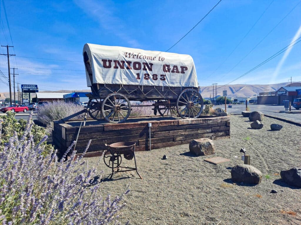 View of the welcome signage of Union Gap 1883 on a wagon
