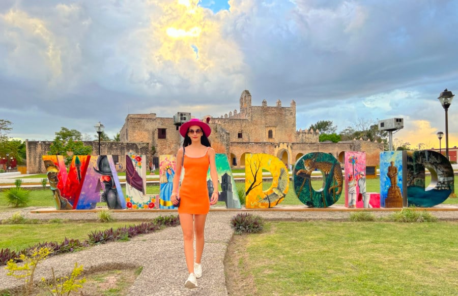 Clara posing in front of the Valladolid sign