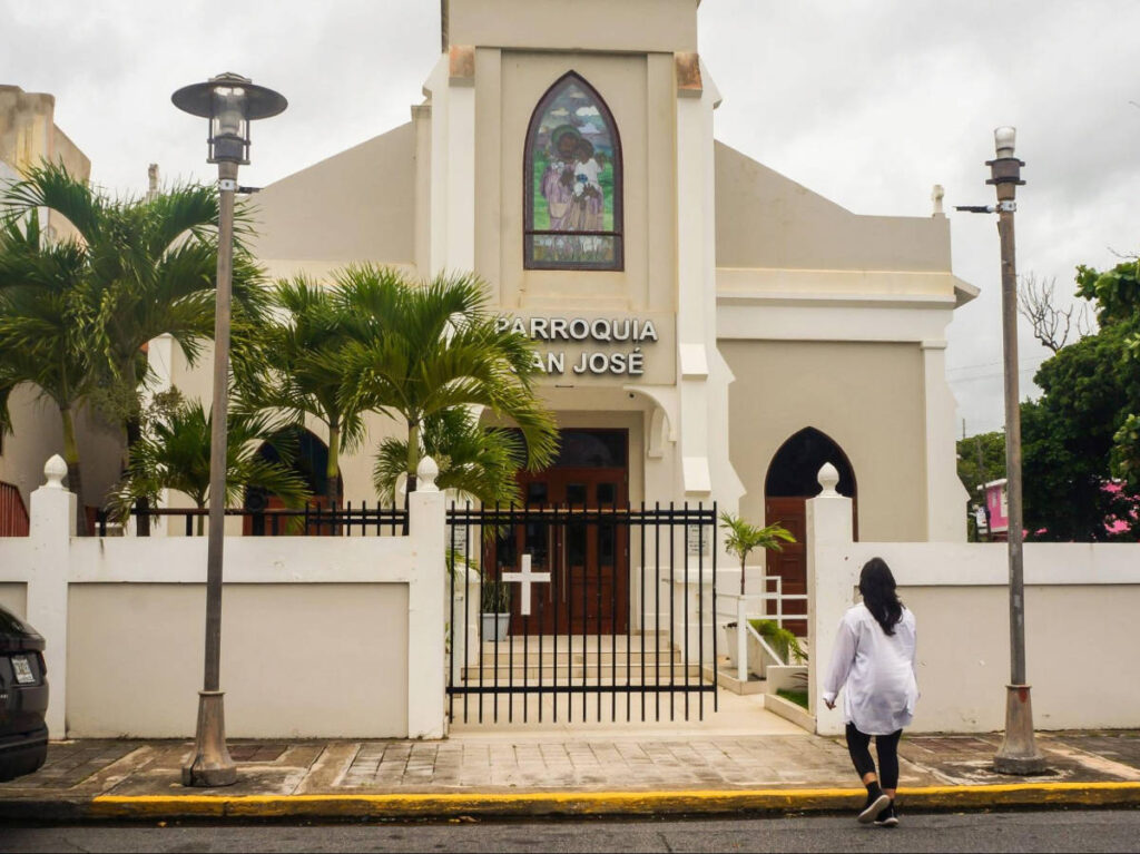 The author Vanessa walking to the entrance of Parroquia San José de Luquillo