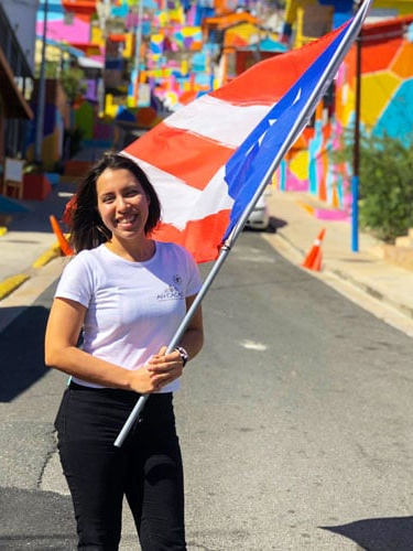 Vanessa Ramos holding the flag of Puerto Rico in Yauchromatic
