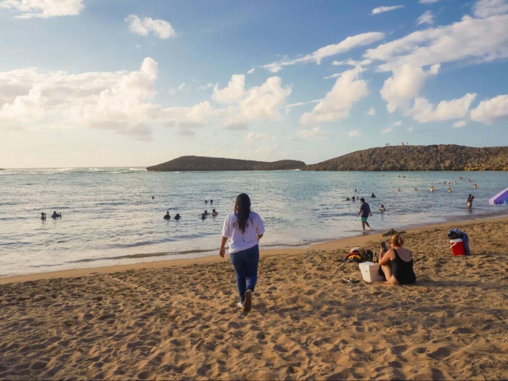 The author Vanessa Ramos walking at the beach
