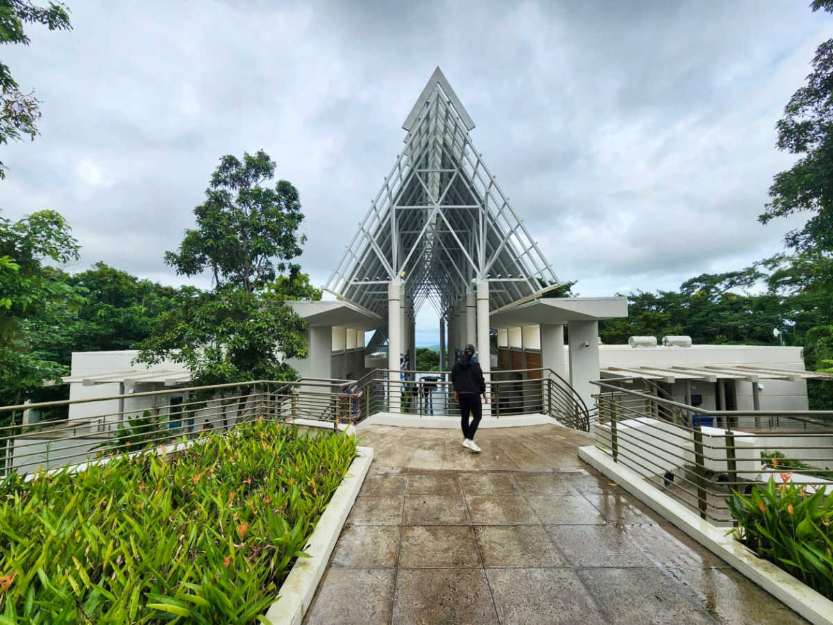 The author Vanessa Ramos in front of the El Portal Visitor’s Center on a rainy day