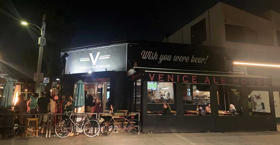 The Venice Ale House from the outside at night