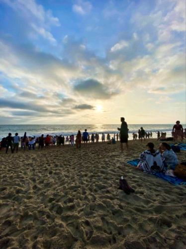 The crowd admiring the sunsetting at the Venice Beach