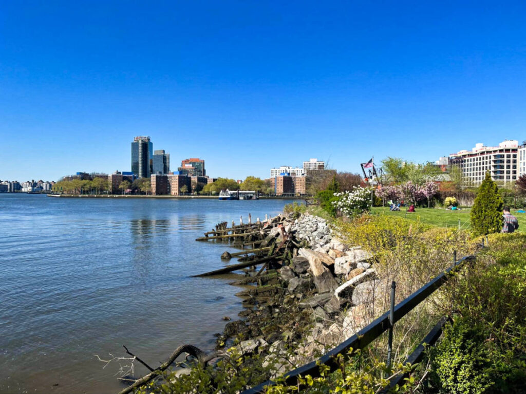 View of the city skyline and the East River from the Socrates Sculpture Park